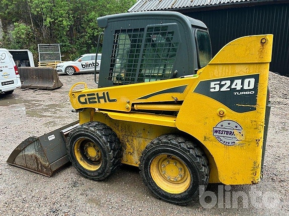 Kompakktlastare 672 timmar  Gehl 5240 med redskap 5 of 6
