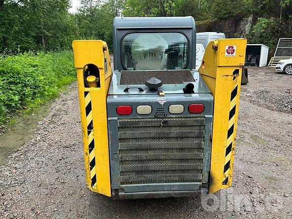 Kompakktlastare 672 timmar  Gehl 5240 med redskap 4 of 6