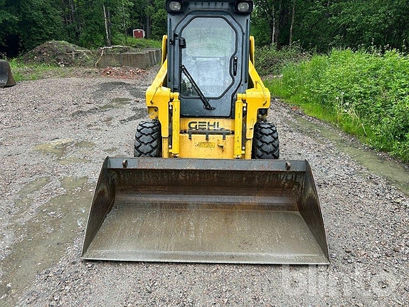 Kompakktlastare 672 timmar  Gehl 5240 med redskap 2 of 6
