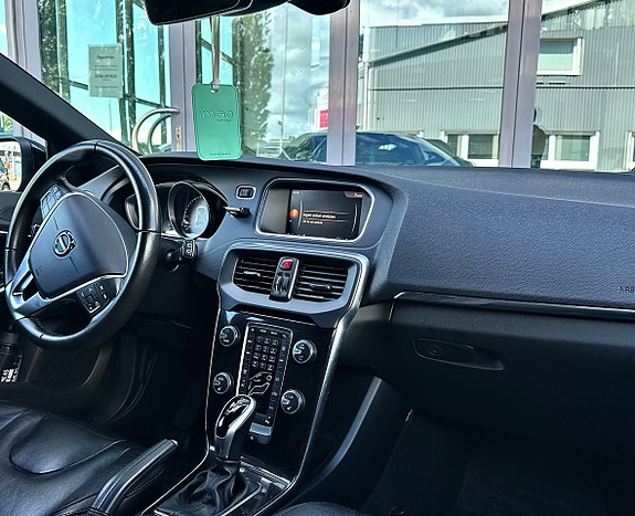 Volvo V40 8 of 13
