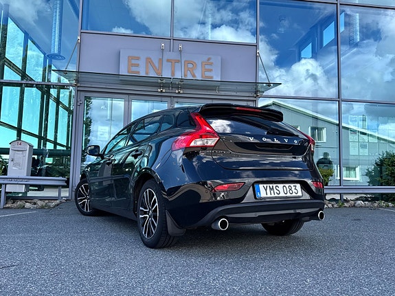 Volvo V40 4 of 5