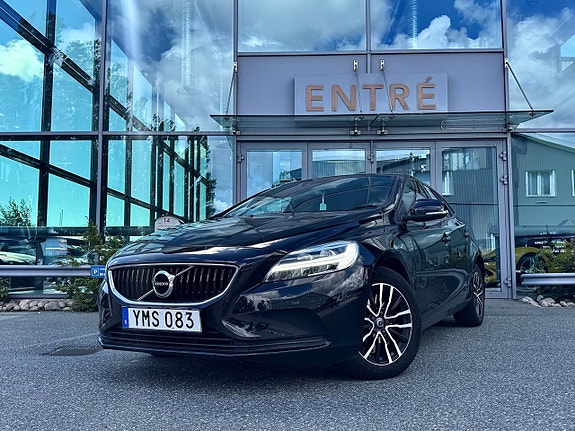 Volvo V40 2 of 5