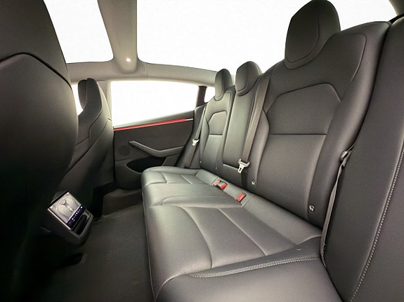 Tesla Model 3 24 of 30