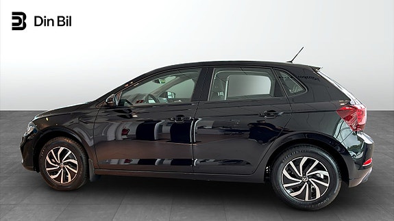 Volkswagen Polo 2 of 5