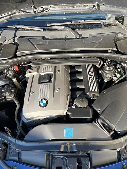 BMW 130i 4 of 5