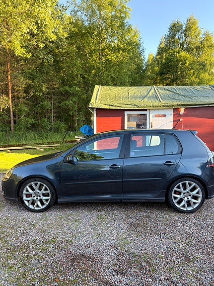 Volkswagen Golf V 5 of 5