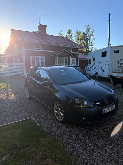 Volkswagen Golf V 2 of 5