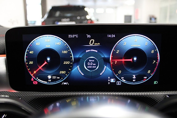 Mercedes-Benz CLA220 12 of 18