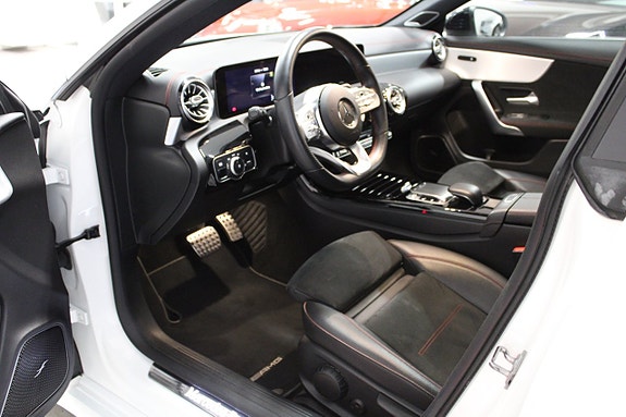 Mercedes-Benz CLA220 5 of 5