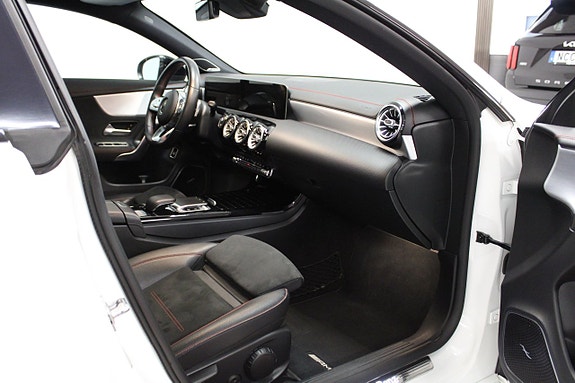Mercedes-Benz CLA220 8 of 18