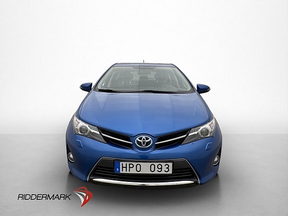 Toyota Auris 2 of 5