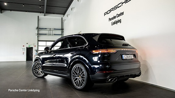 Porsche Cayenne S 5 of 5