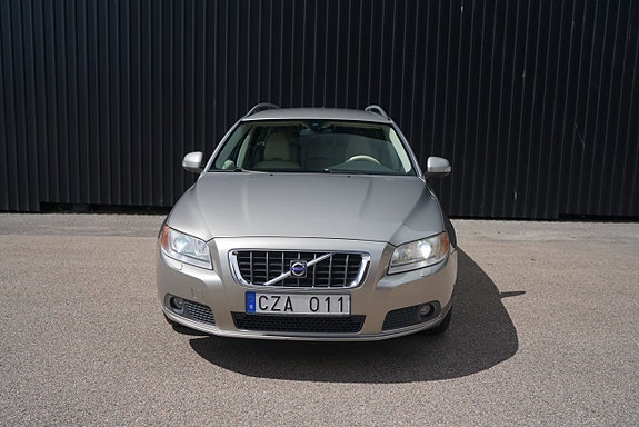 Volvo V70 3 of 5