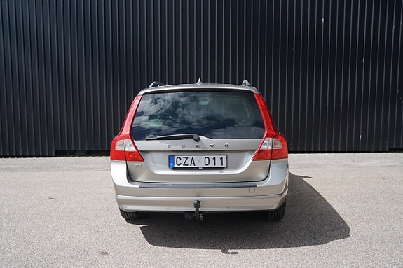 Volvo V70 4 of 5
