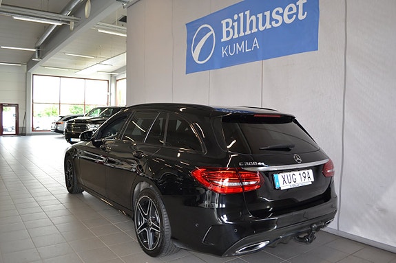 Mercedes-Benz C300 3 of 5