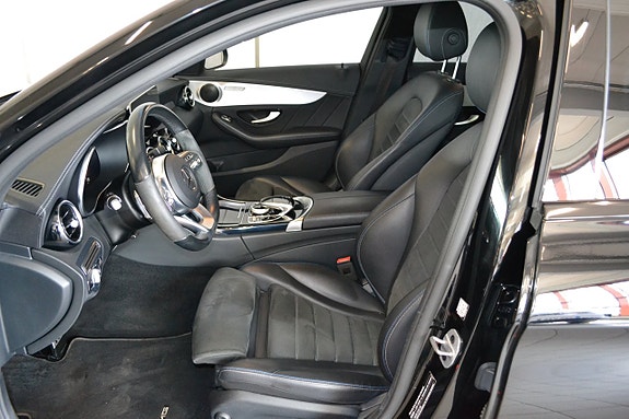 Mercedes-Benz C300 4 of 5