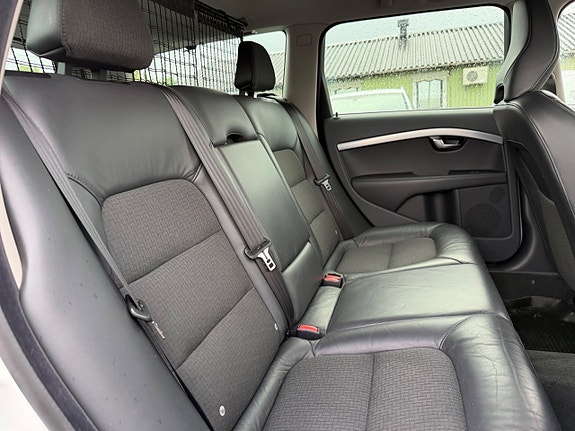 Volvo V70 13 of 21