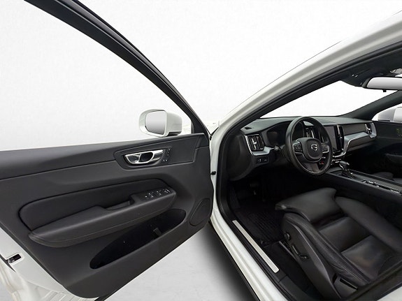 Volvo XC60 10 of 30