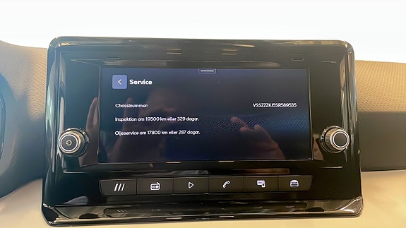 Seat Arona 9 of 13