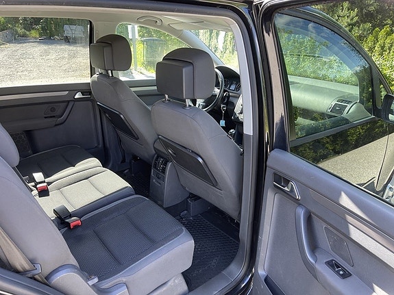 Volkswagen Touran 15 of 27