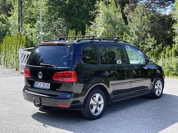 Volkswagen Touran 3 of 5