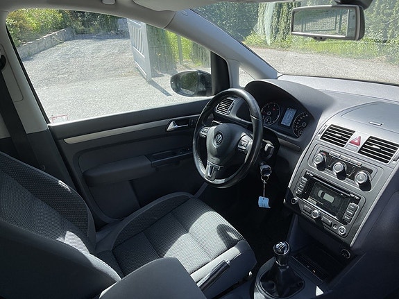 Volkswagen Touran 14 of 27