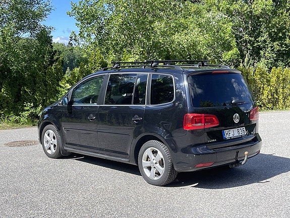 Volkswagen Touran 4 of 5