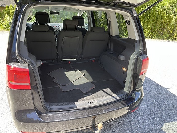 Volkswagen Touran 16 of 27