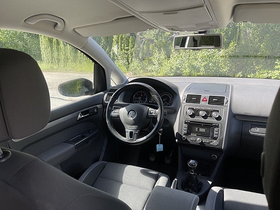 Volkswagen Touran 12 of 27