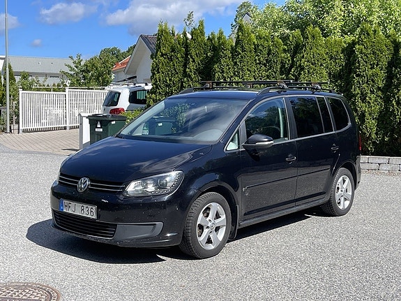 Volkswagen Touran 2 of 5