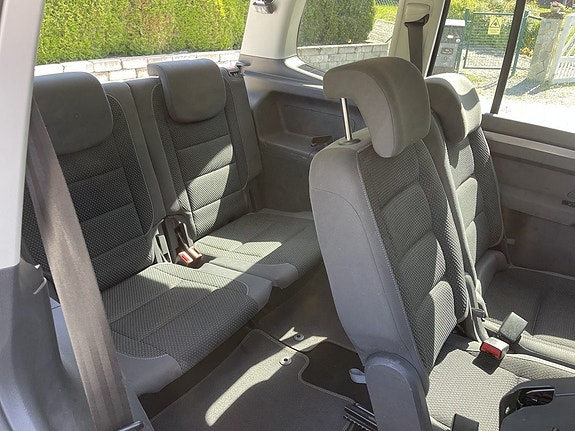 Volkswagen Touran 17 of 27