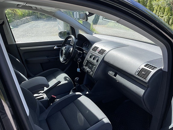 Volkswagen Touran 18 of 27