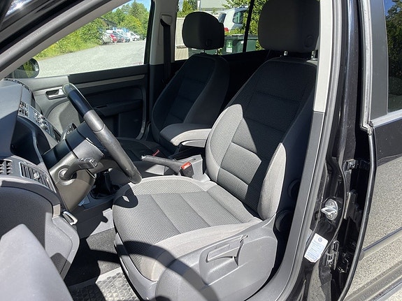 Volkswagen Touran 13 of 27