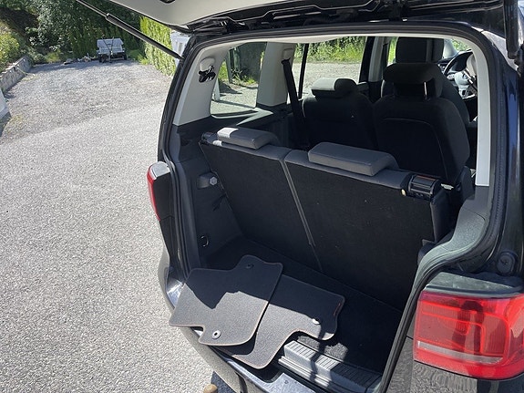 Volkswagen Touran 22 of 27