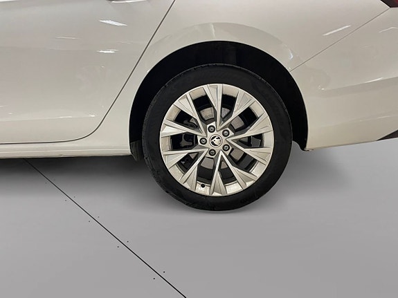 Skoda Superb 9 of 15