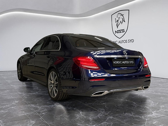 Mercedes-Benz E220 d 3 of 5