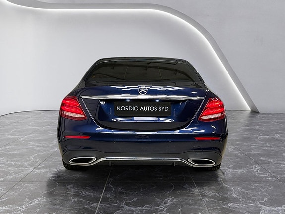 Mercedes-Benz E220 d 4 of 5