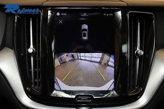 Volvo XC60 12 of 23
