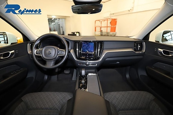 Volvo XC60 2 of 23
