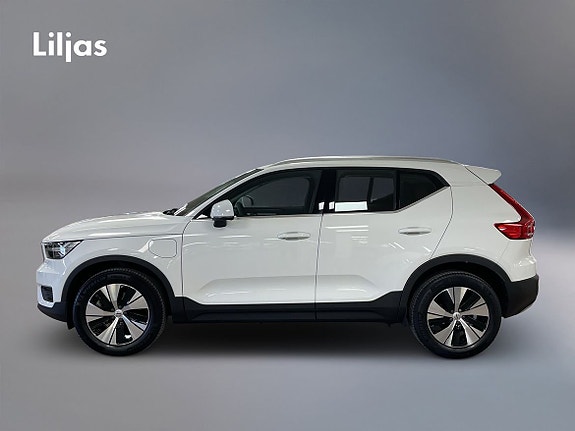 Volvo XC40 3 of 5