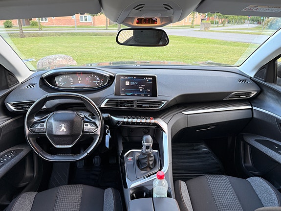 Peugeot 3008 2 of 5
