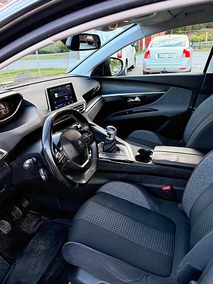 Peugeot 3008 3 of 5