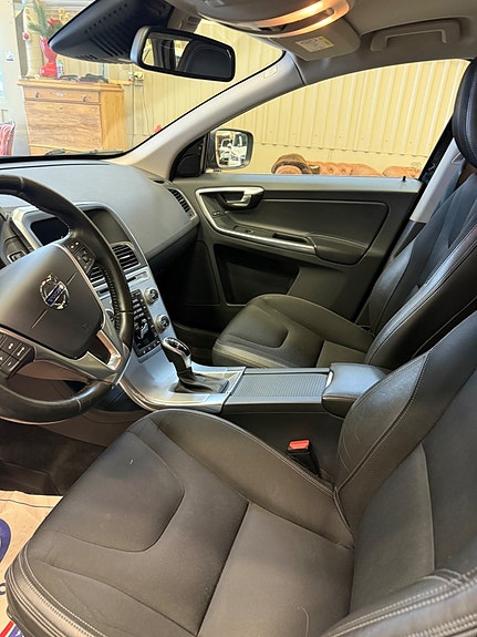 Volvo XC60 5 of 7