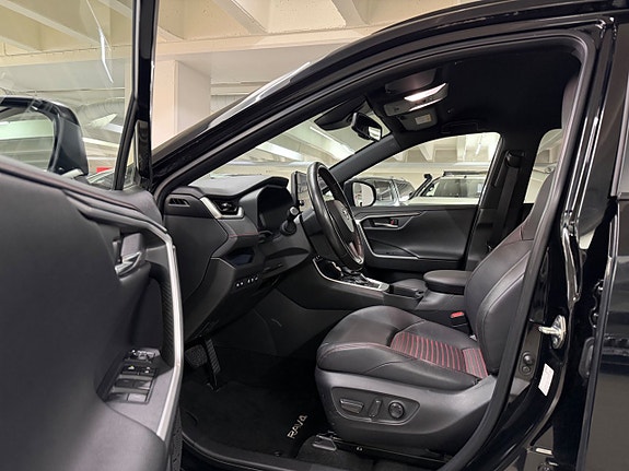 Toyota RAV4 13 of 26