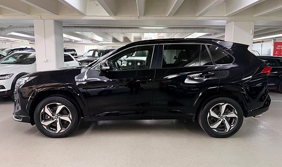 Toyota RAV4 2 of 26