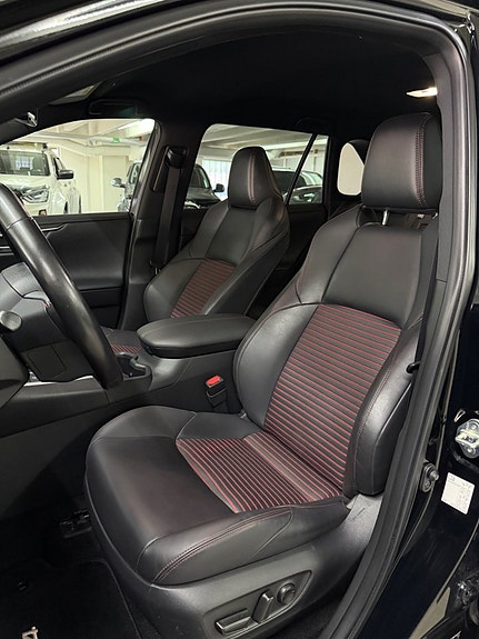 Toyota RAV4 14 of 26