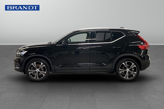 Volvo XC40 3 of 5