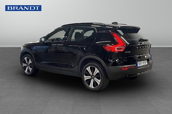 Volvo XC40 2 of 5