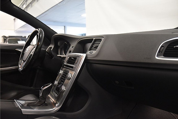 Volvo V60 Cross Country 8 of 22