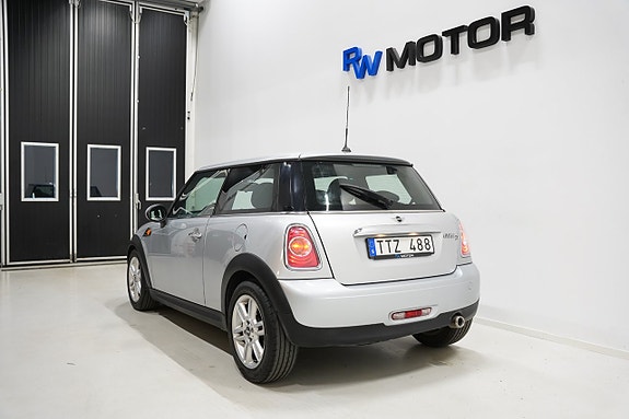 MINI Cooper 4 of 5